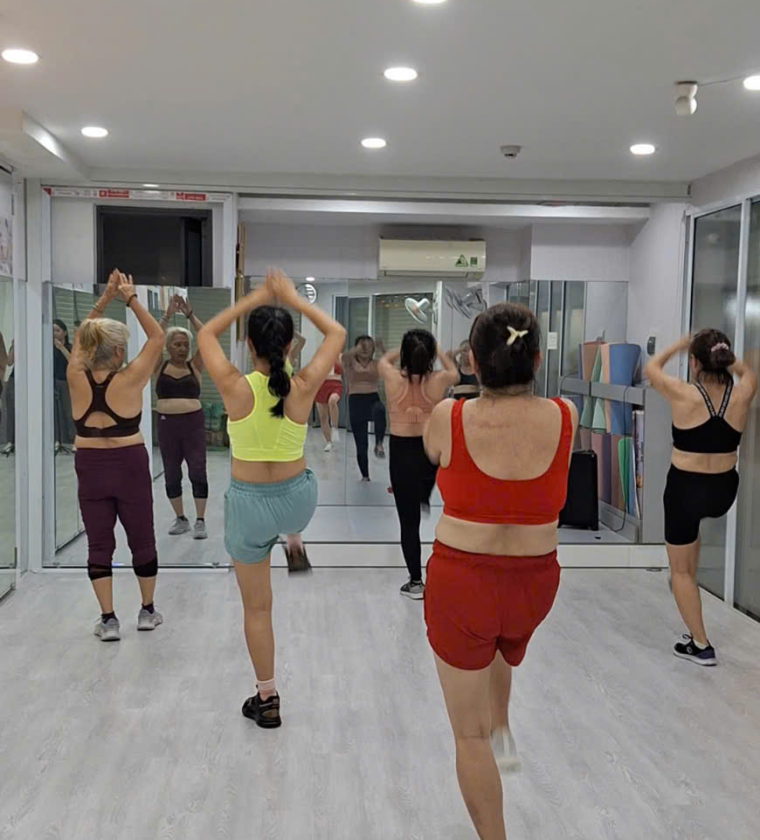 AEROBIC TRÁI TÁO ĐỎ